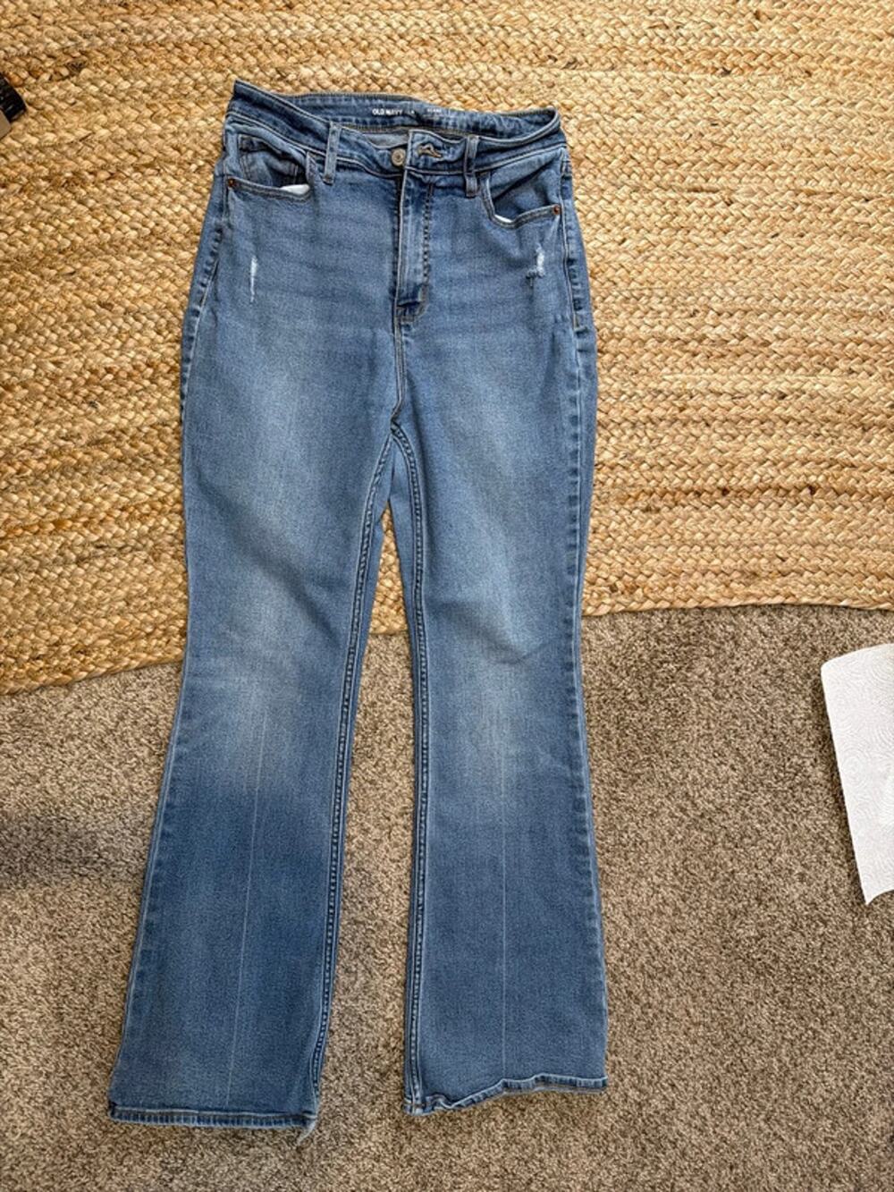 Old Navy higher high-rise flare jeans 6 3223
